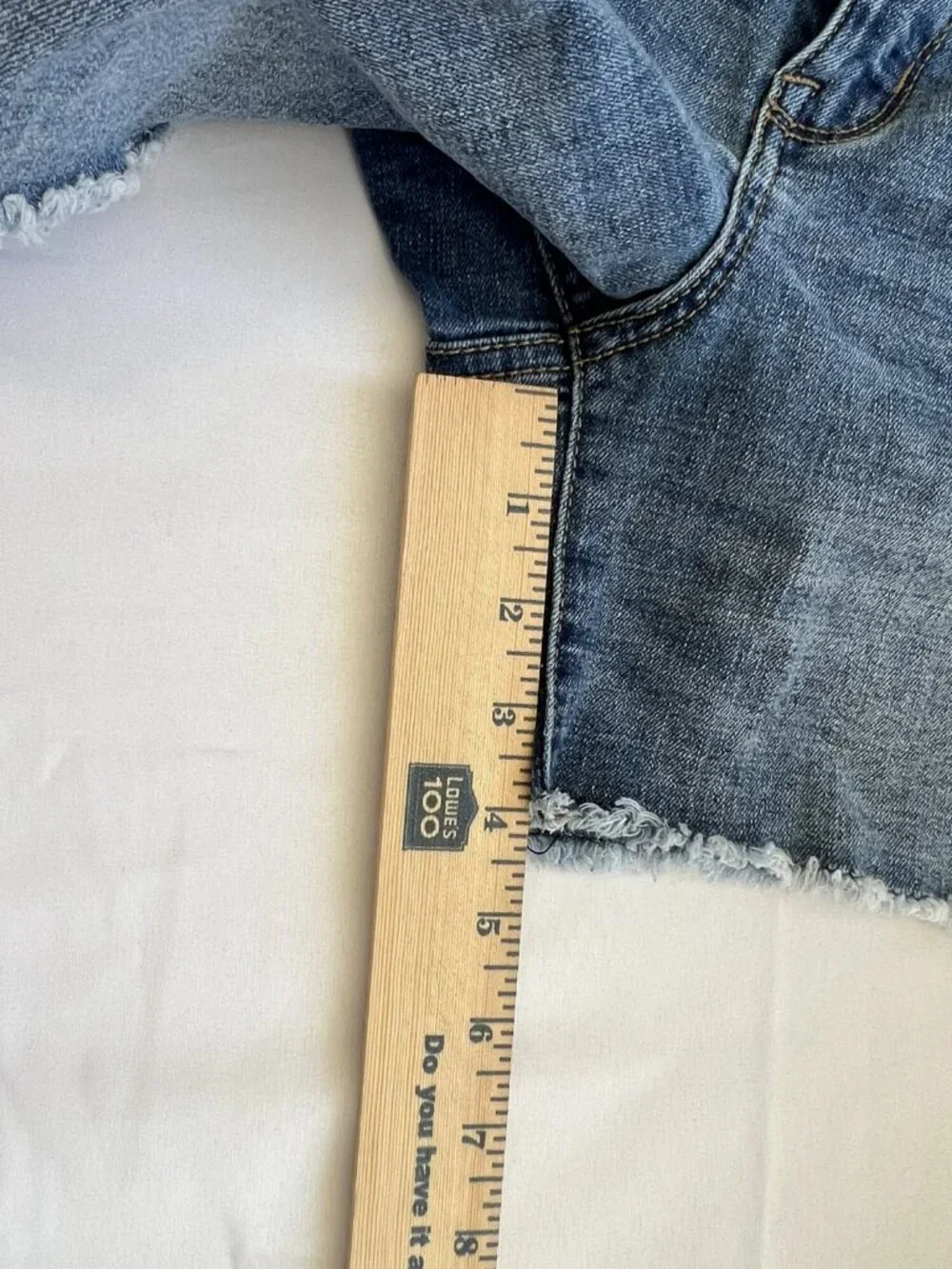 Seven7 Est. 1964 Size 4 Medium Wash Denim Shorts Raw Frayed Hem Mid Rise EUC - Picture 9 of 11